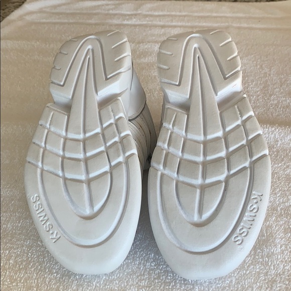 K-Swiss women’s shoe - Picture 3 of 4
